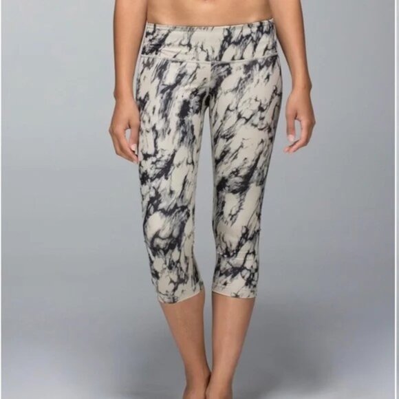 Lululemon Wunder Under Crops Capris Tie Dye Great Granite Black Tan Size 8 - Picture 1 of 4